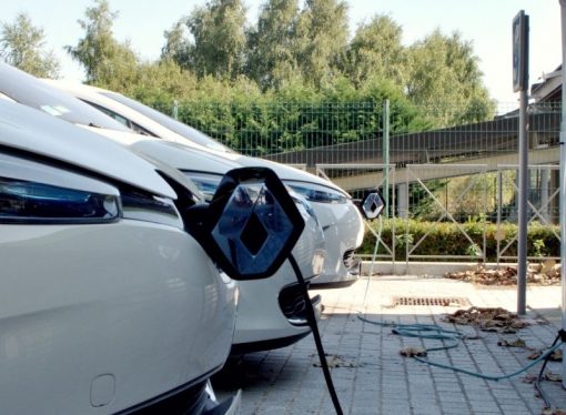 Los seguros de los vehículos eléctricos disparan su contratación