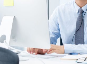 Captación de clientes en seguros: así afecta la prohibición del móvil a corredores y agentes