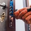 Perder las llaves de casa: qué cubre tu seguro de hogar y por qué un mediador te salva el día