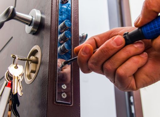 Perder las llaves de casa: qué cubre tu seguro de hogar y por qué un mediador te salva el día
