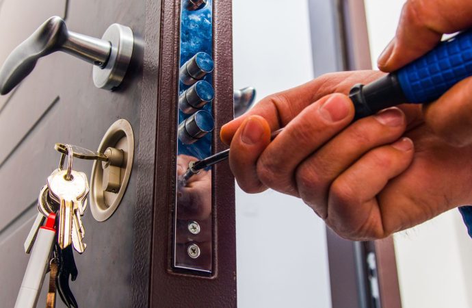 Perder las llaves de casa: qué cubre tu seguro de hogar y por qué un mediador te salva el día