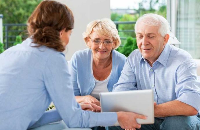 Seguros de salud sénior: ventajas reales y límites que conviene entender antes de contratar